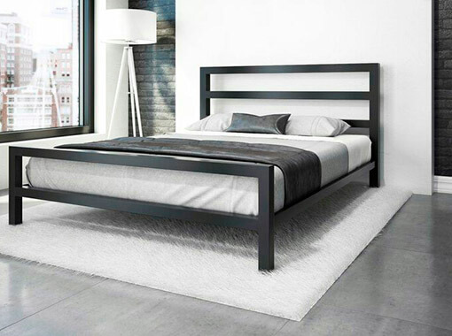 Кровать с прямыми линиями