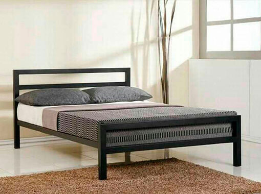 Двухспальная кровать металлическая